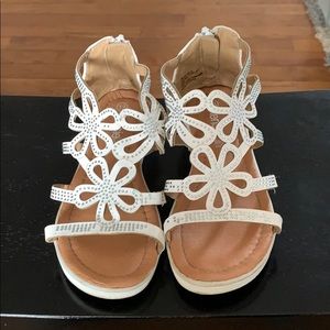 Kensie Girl white sandals